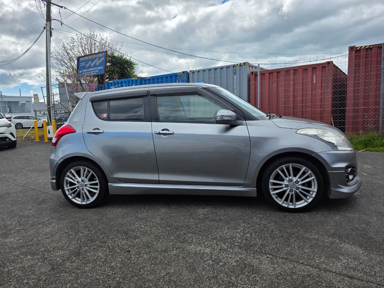 Vehicle image 4
