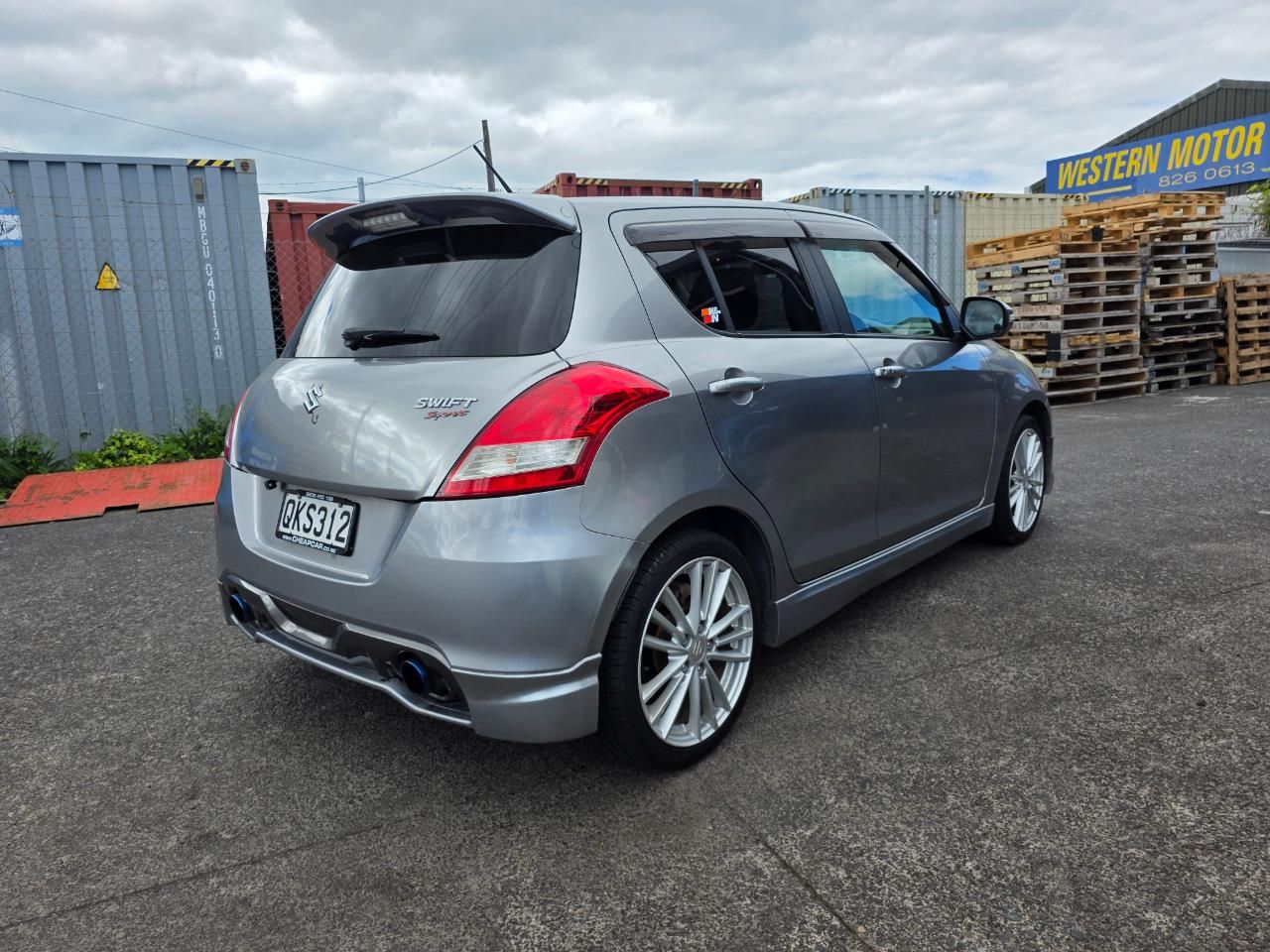 Vehicle image 5