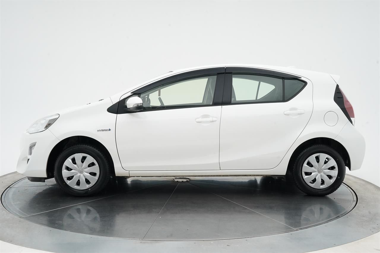 Vehicle image 4
