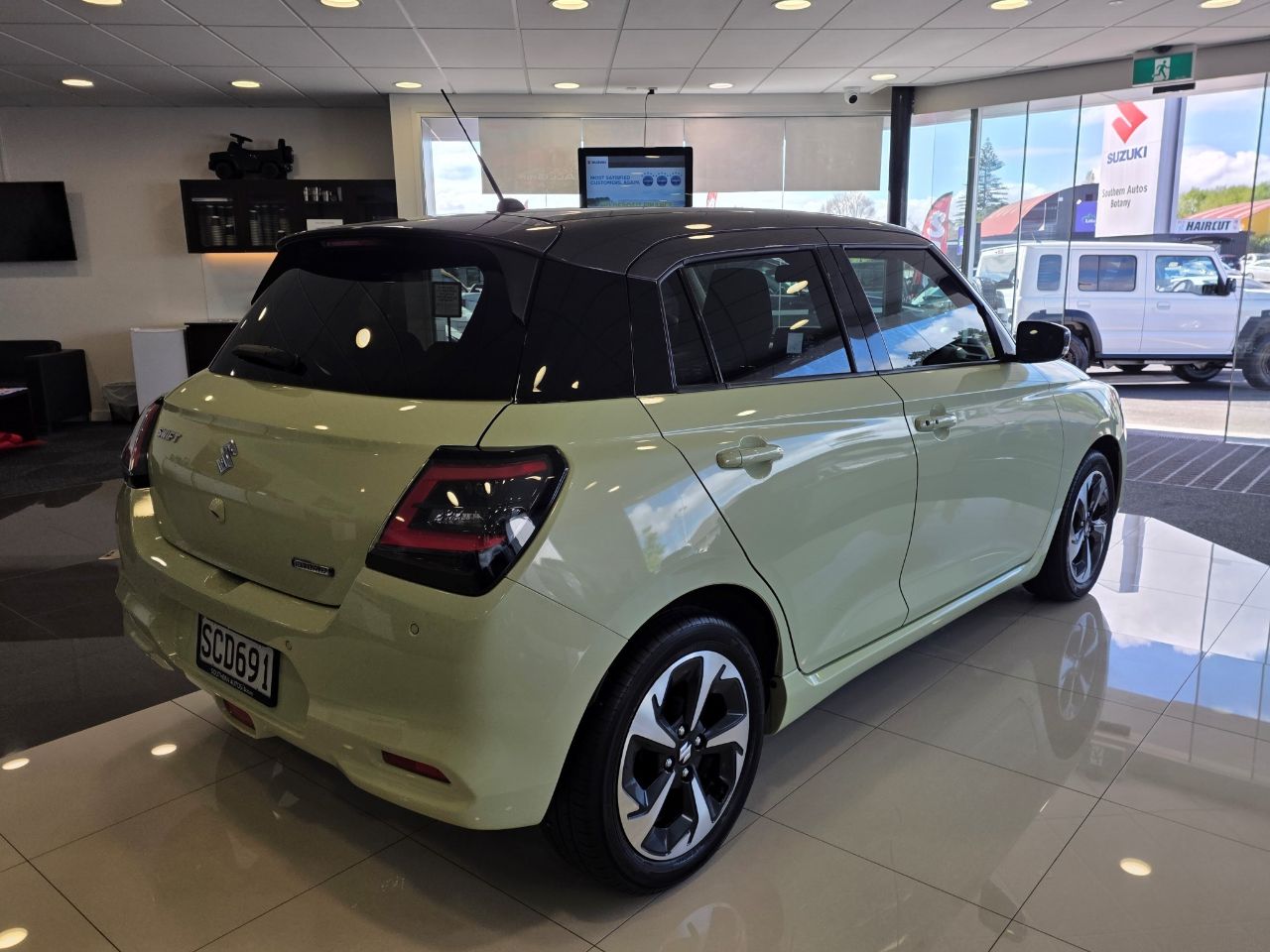 Vehicle image 4