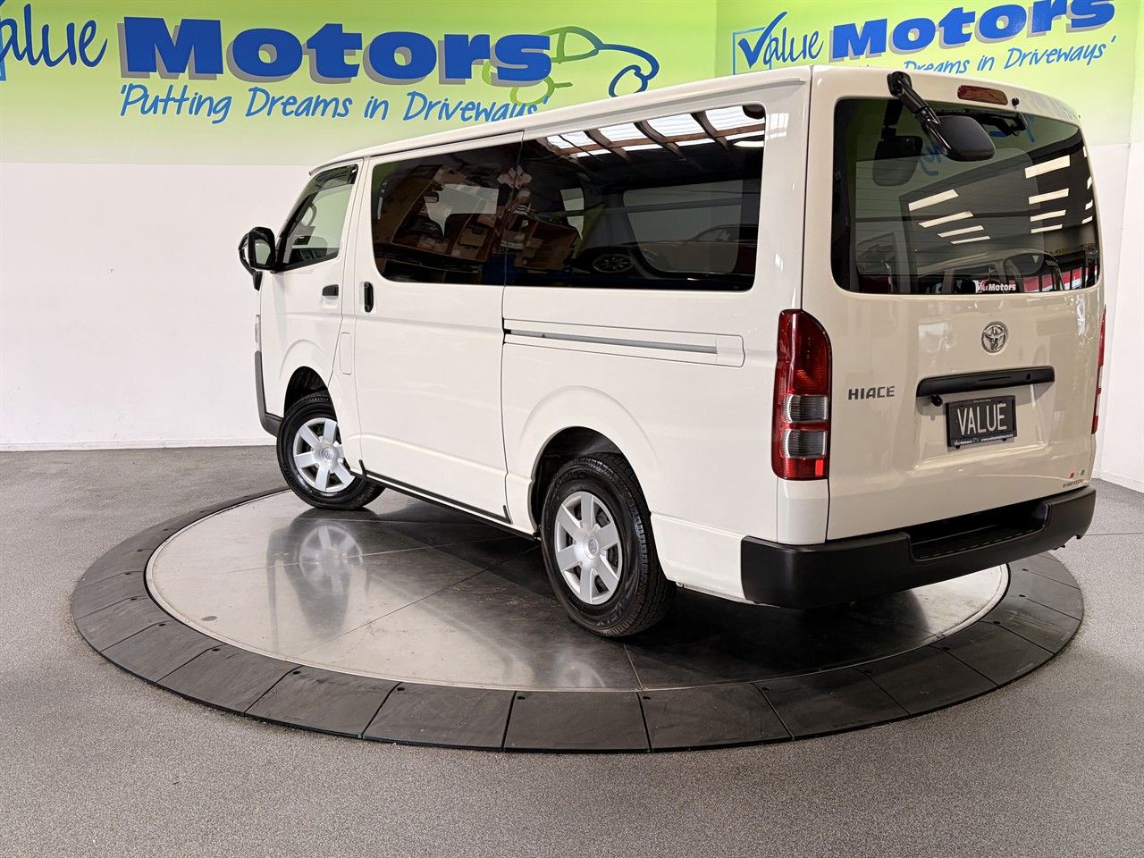 Vehicle image 5