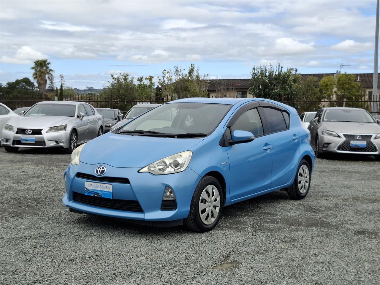 Vehicle image 3