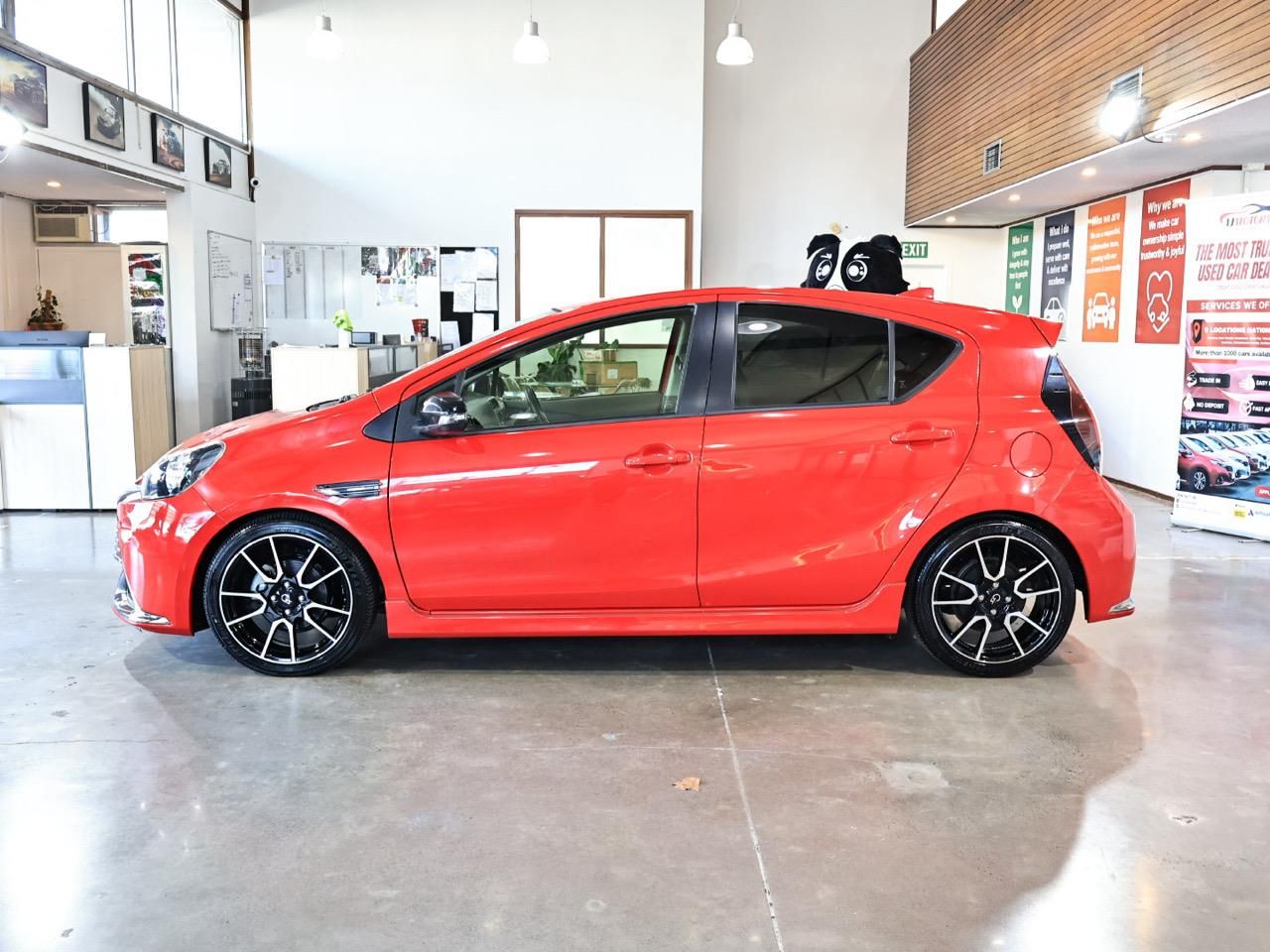 Vehicle image 5