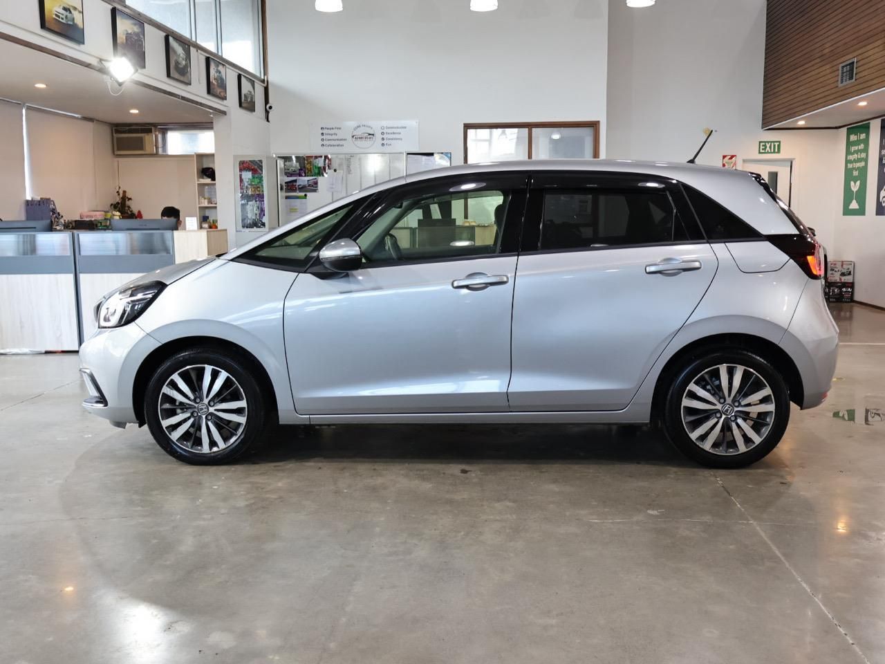 Vehicle image 5