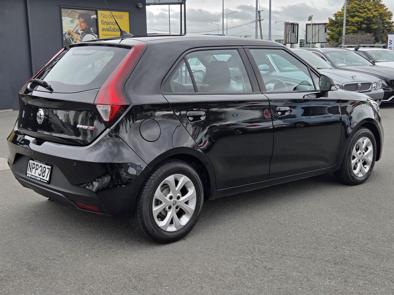 Vehicle image 3