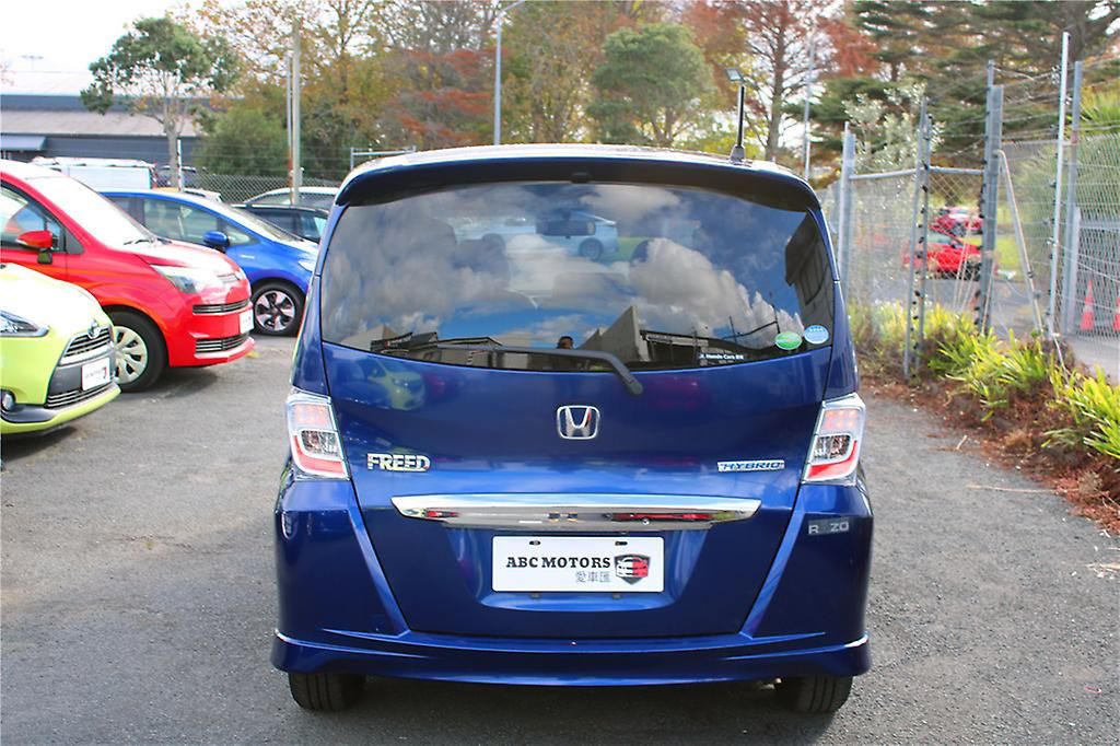 Vehicle image 5