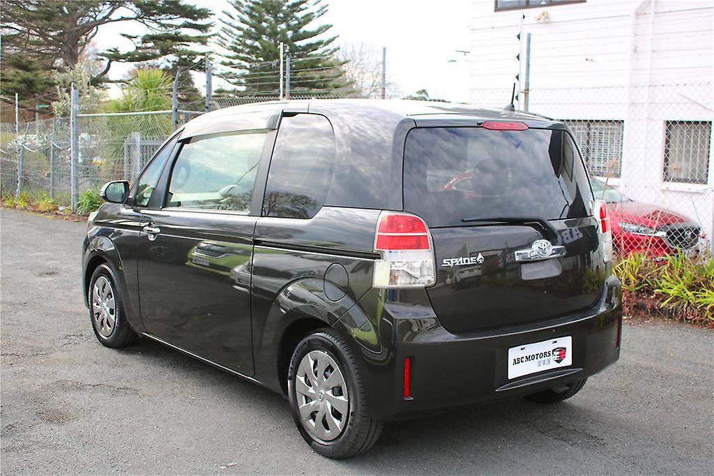 Vehicle image 4