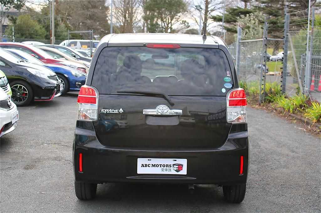 Vehicle image 5