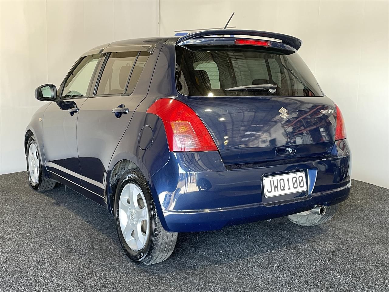Vehicle image 4