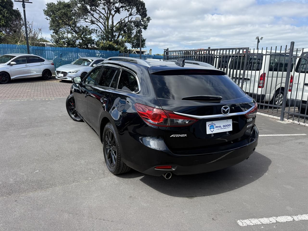 Vehicle image 4
