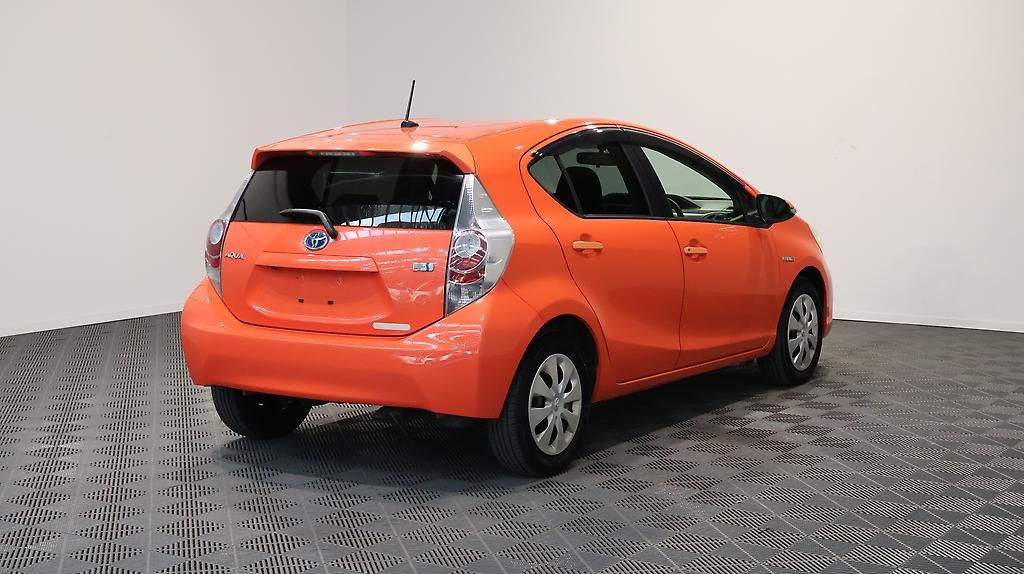 Vehicle image 5
