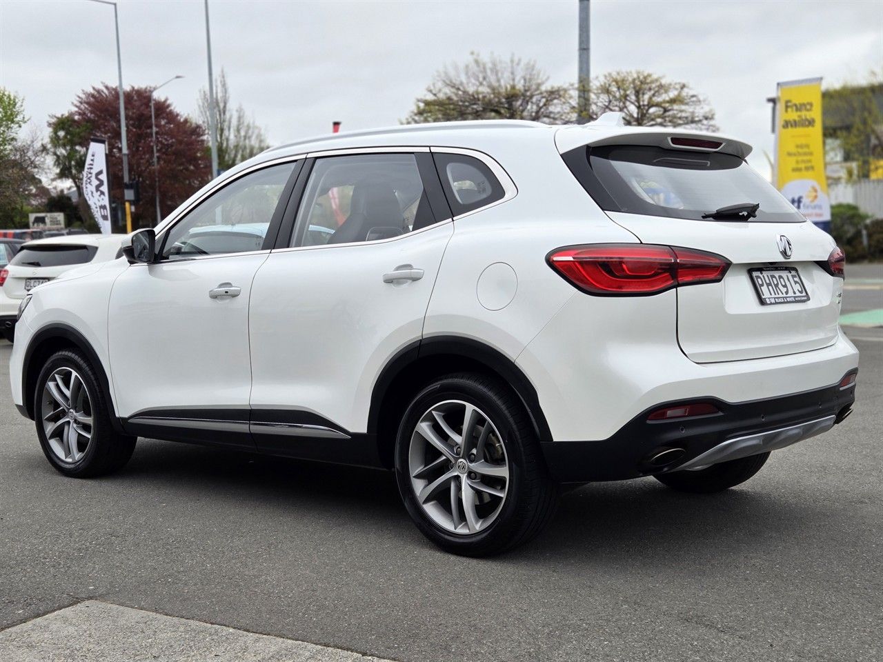 Vehicle image 5