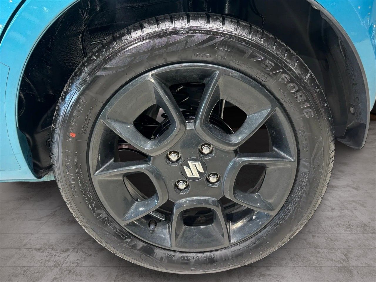Vehicle image 4