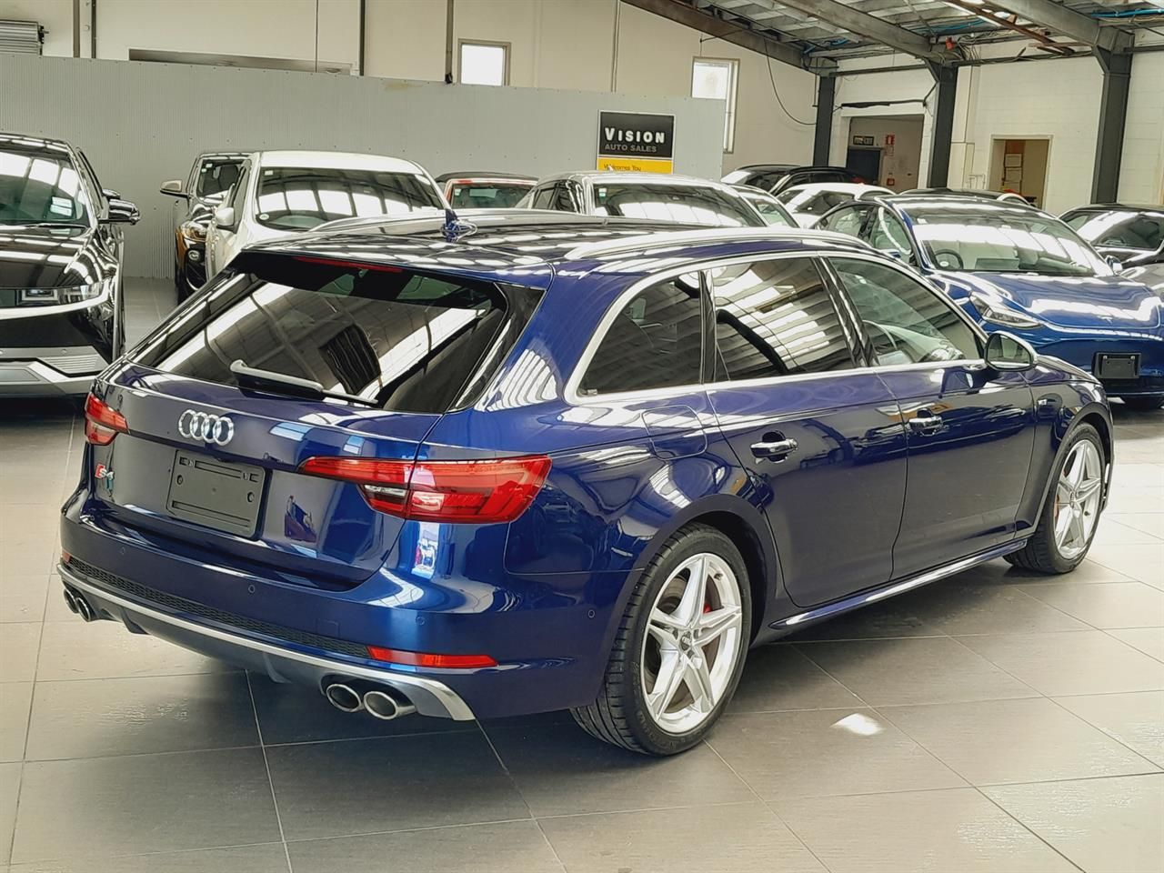 Vehicle image 4
