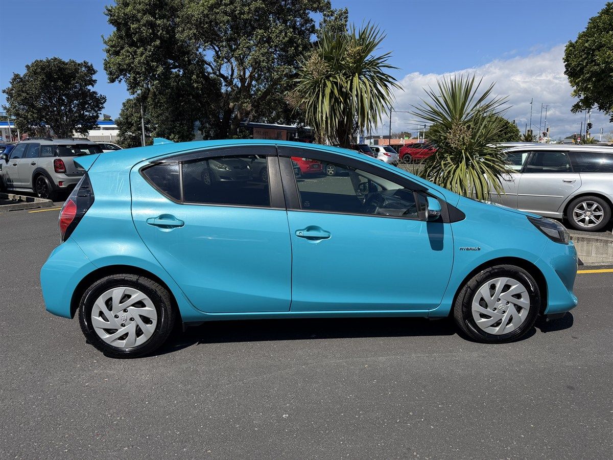 Vehicle image 4