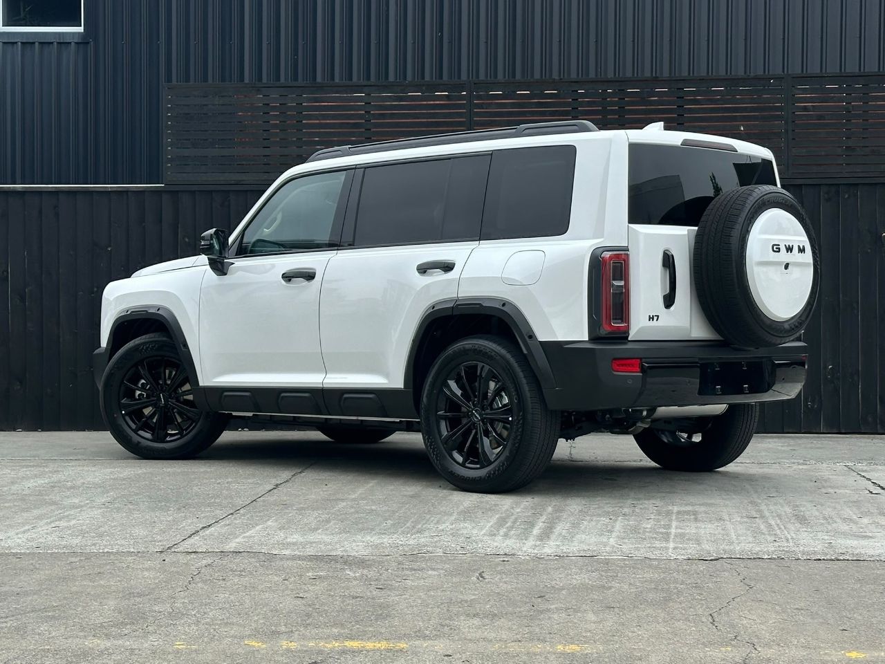 Vehicle image 5