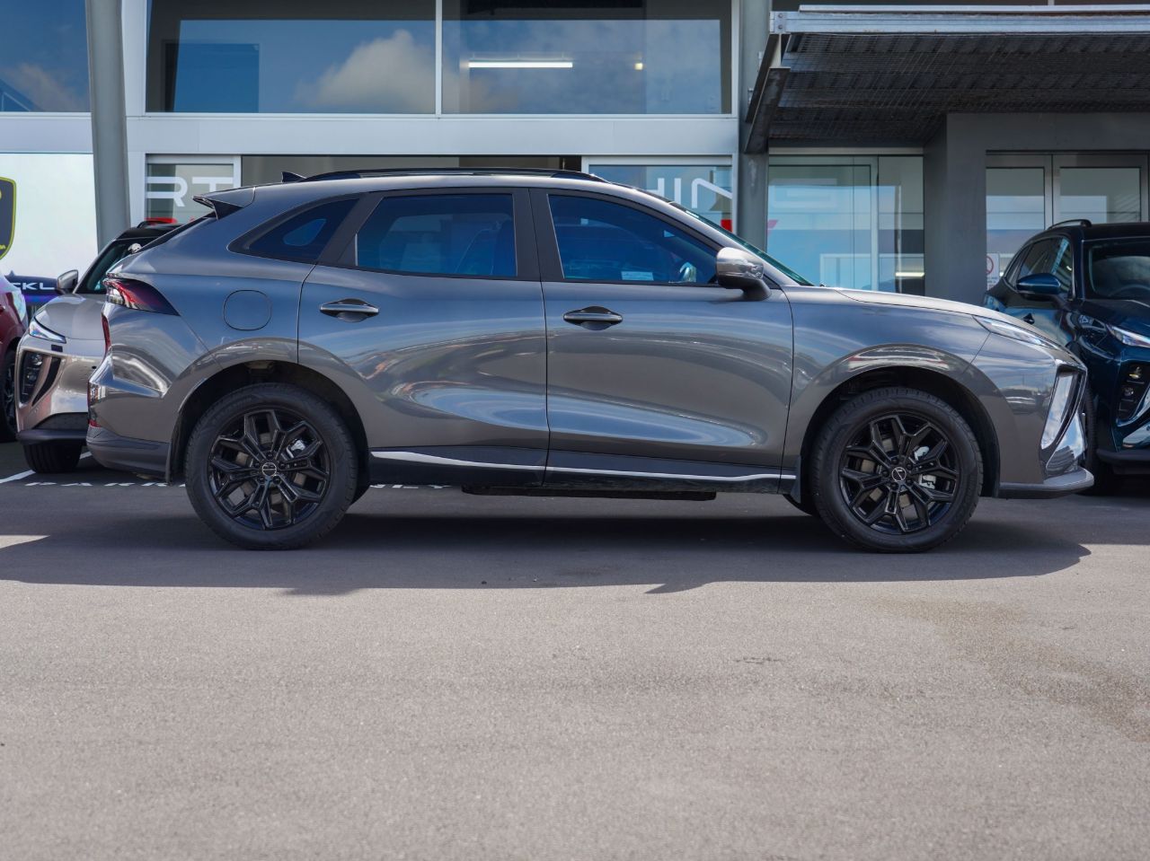 Vehicle image 3