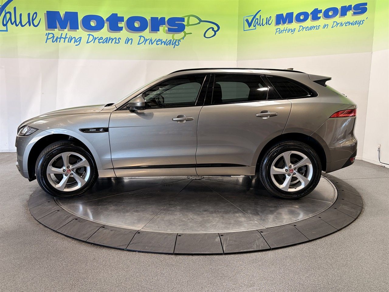 Vehicle image 4