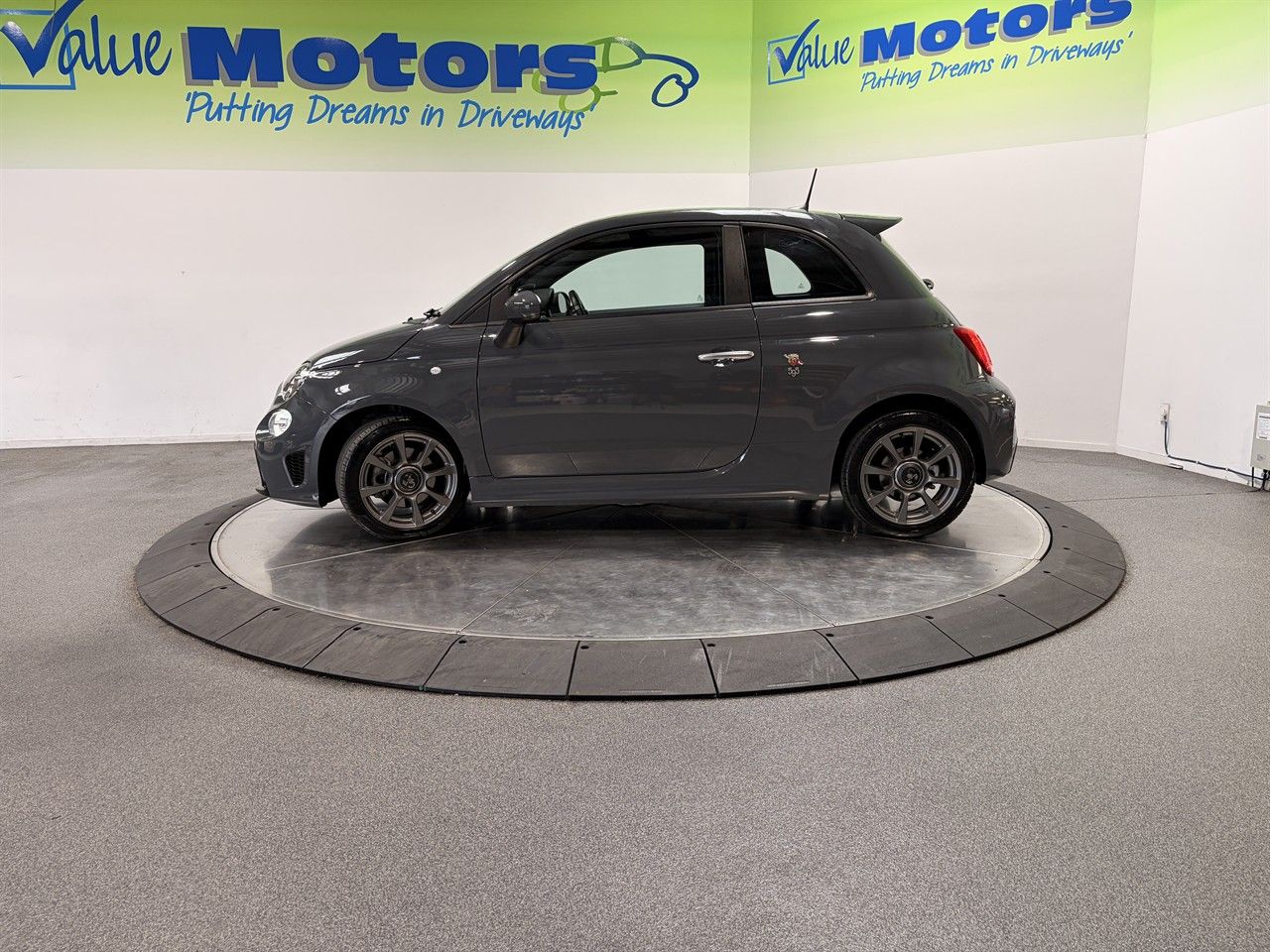 Vehicle image 4