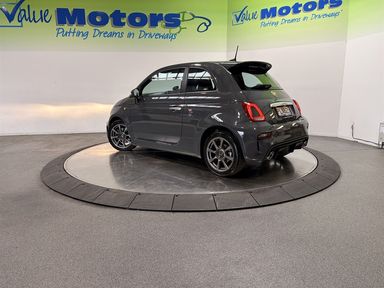 Vehicle image 5