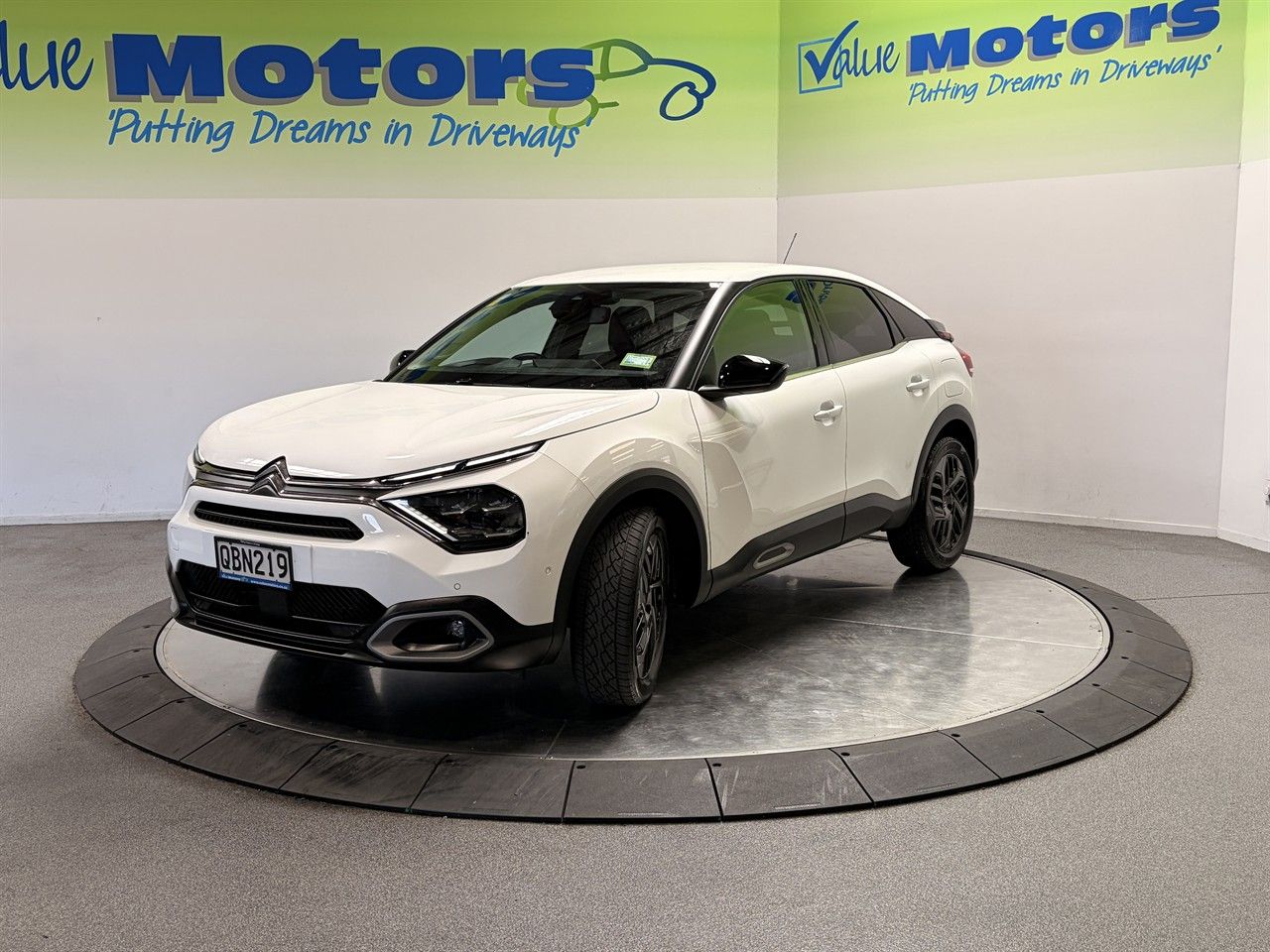 Vehicle image 3
