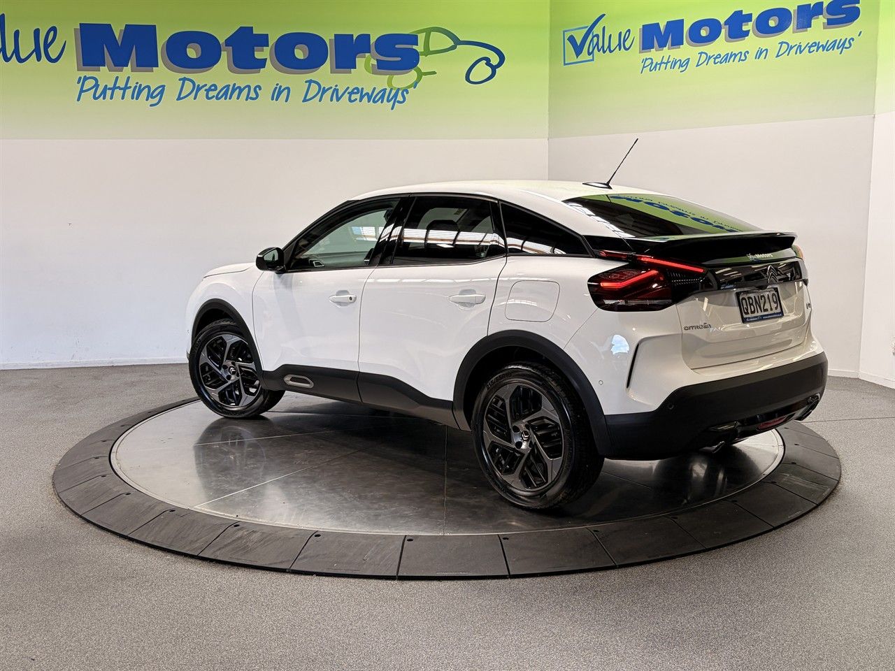 Vehicle image 5