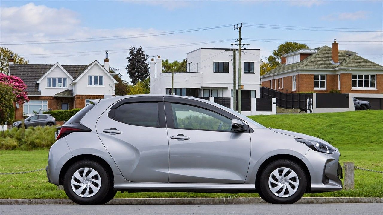 Vehicle image 4