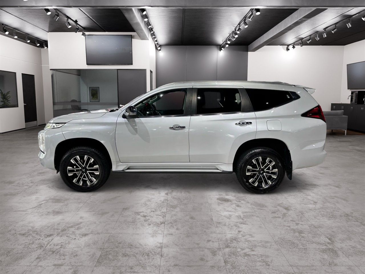 Vehicle image 3