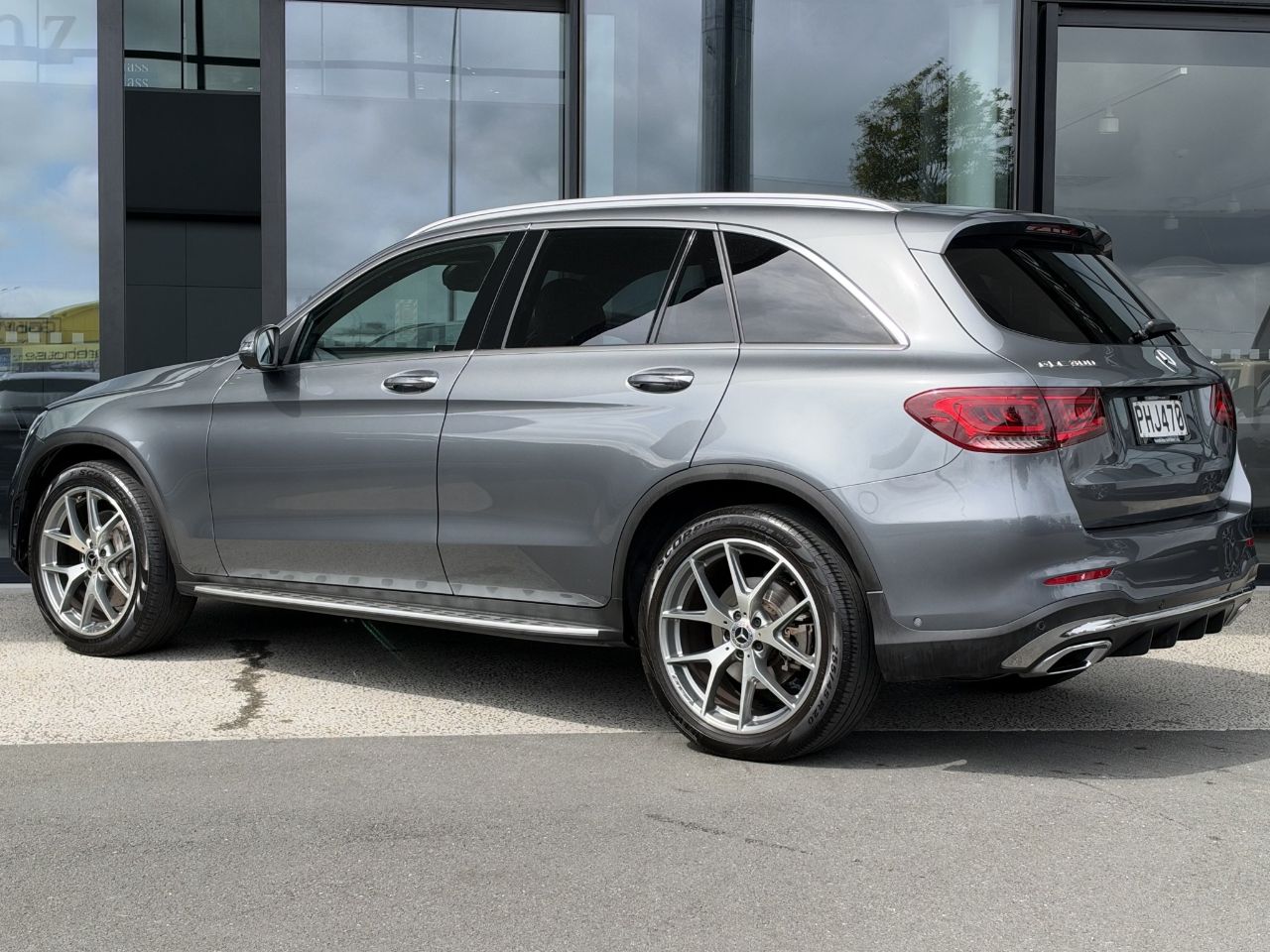 Vehicle image 5