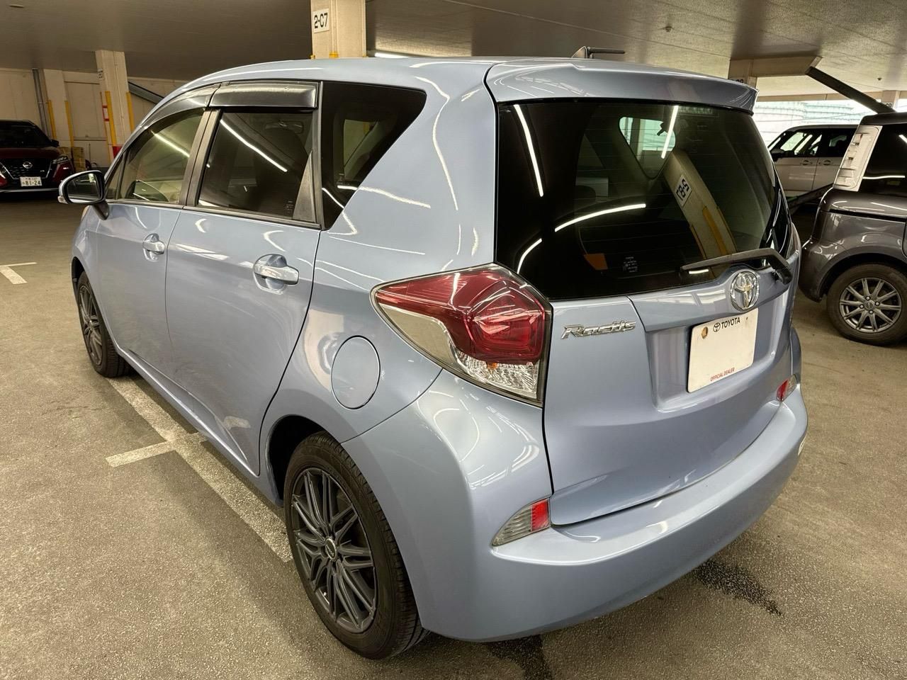 Vehicle image 5