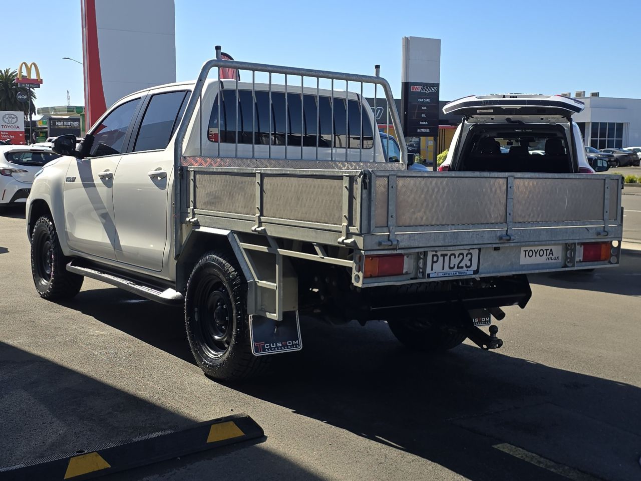 Vehicle image 5