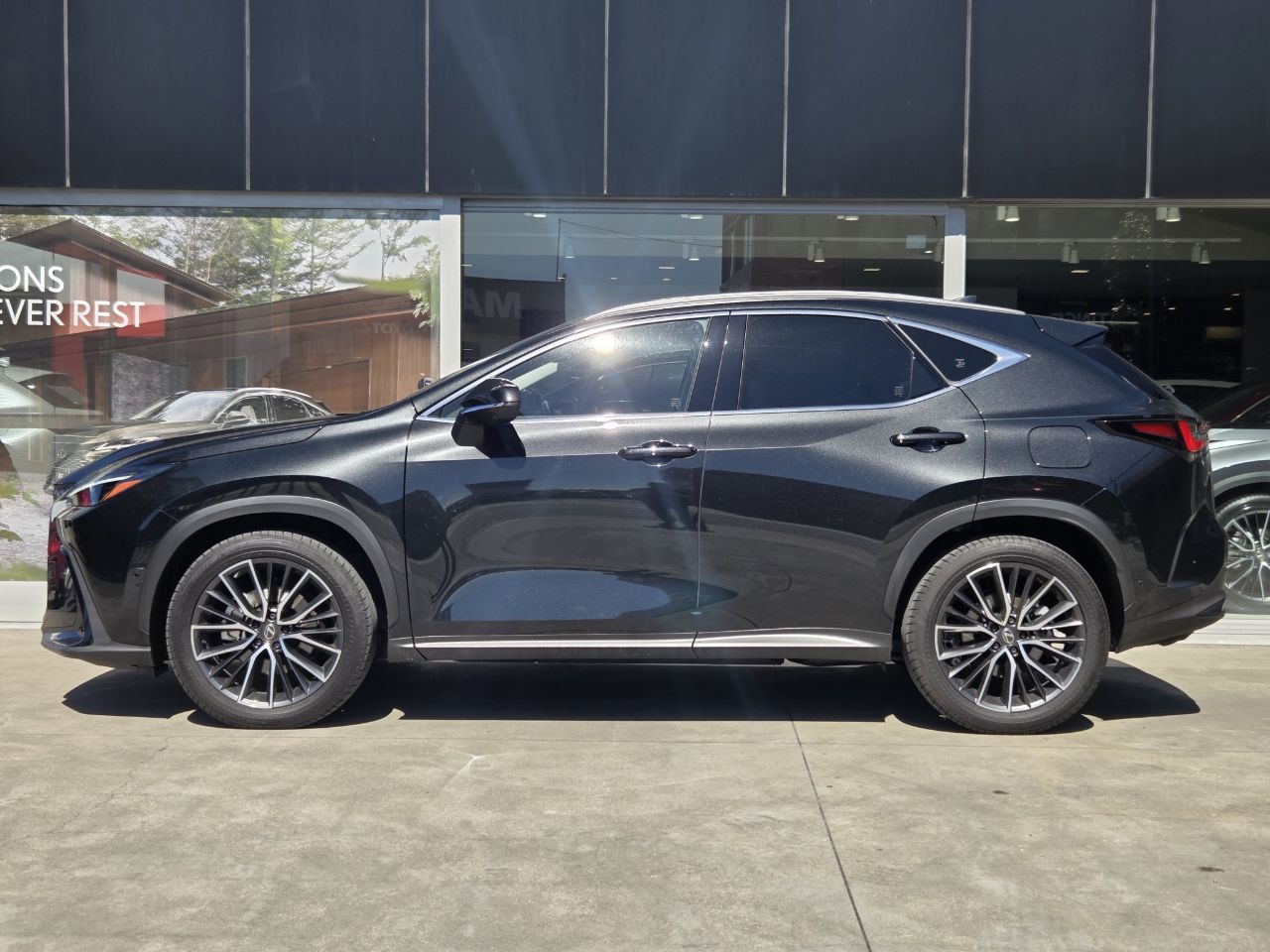 Vehicle image 5
