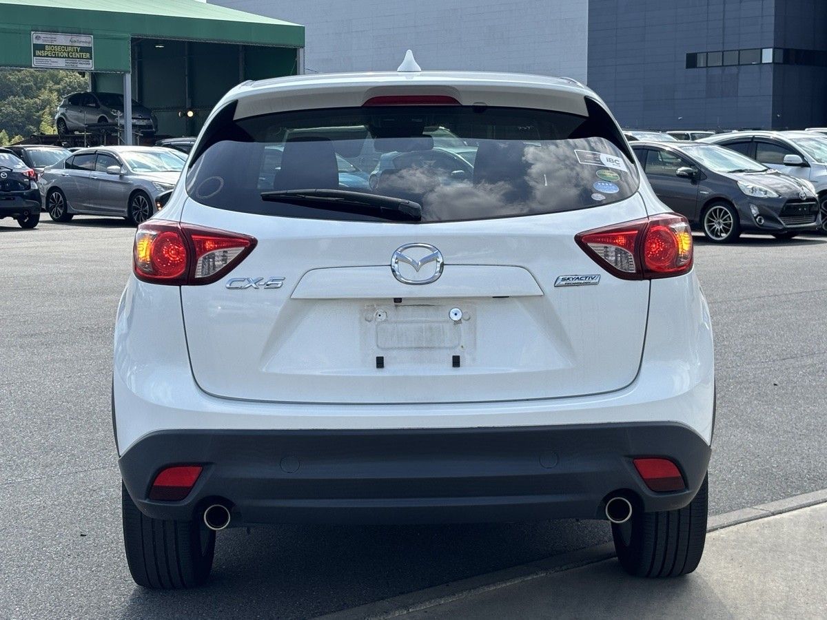 Vehicle image 5