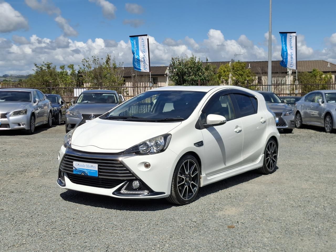 Vehicle image 3