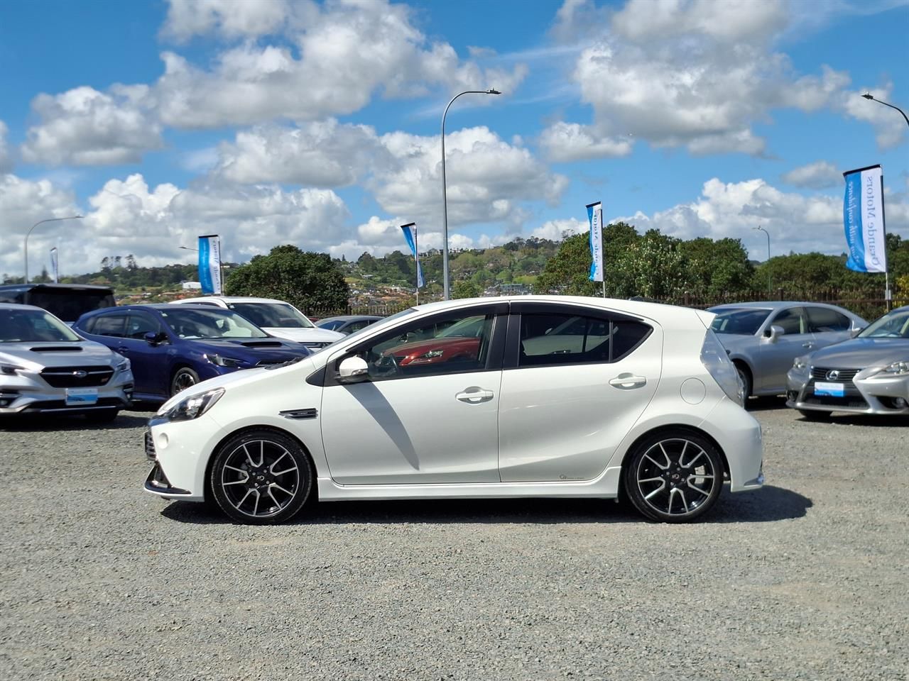 Vehicle image 4