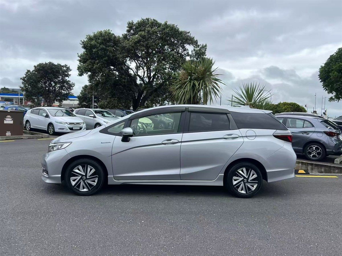 Vehicle image 4