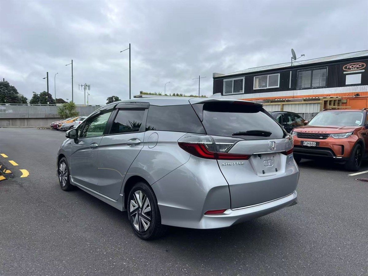 Vehicle image 5