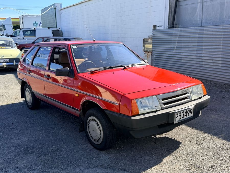 Vehicle image 3