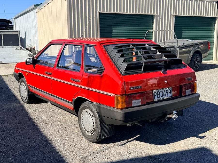 Vehicle image 4