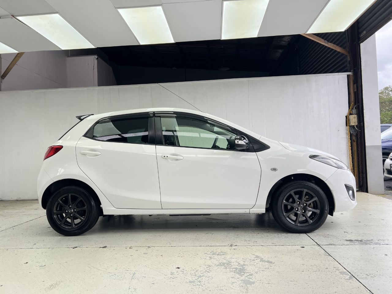 Vehicle image 5