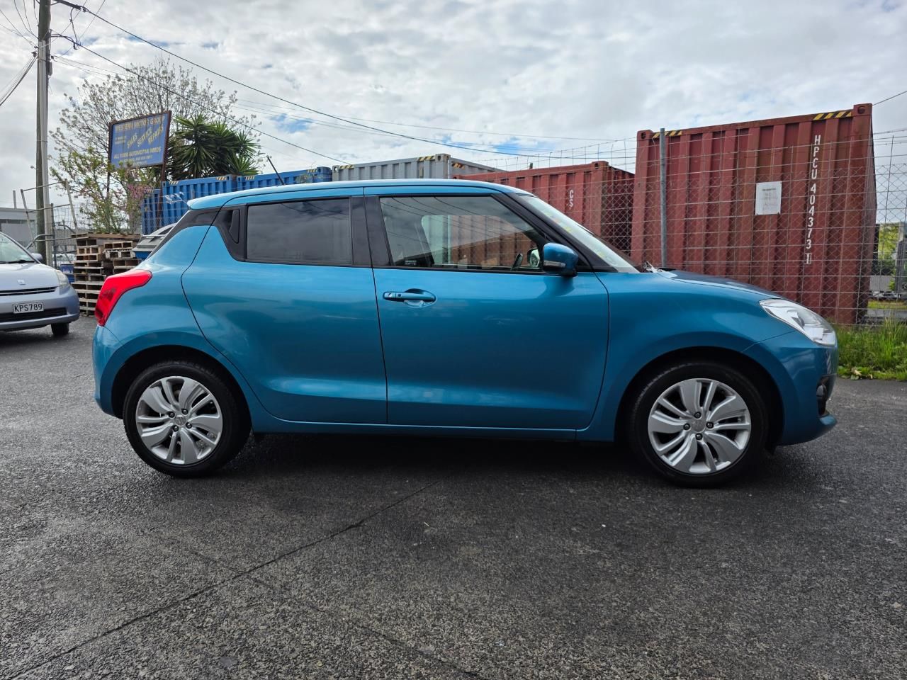 Vehicle image 4