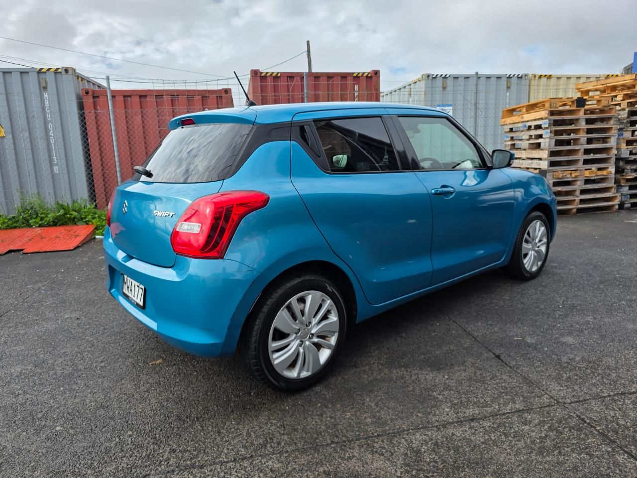 Vehicle image 5