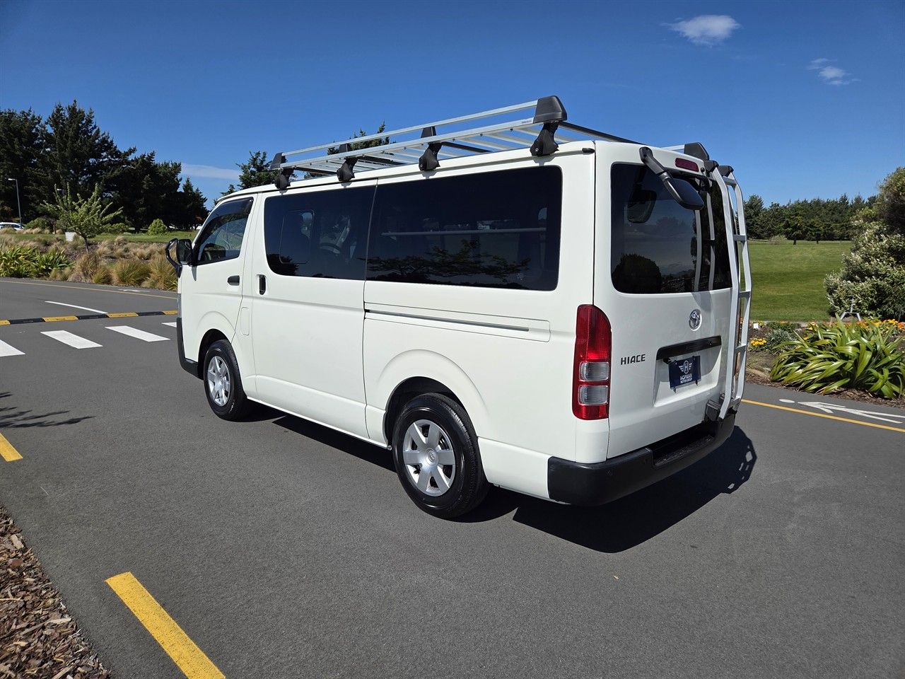 Vehicle image 5