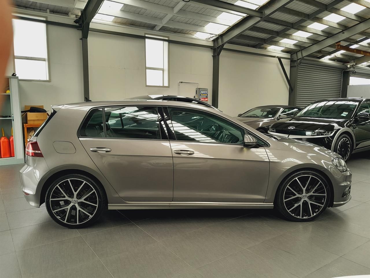 Vehicle image 5