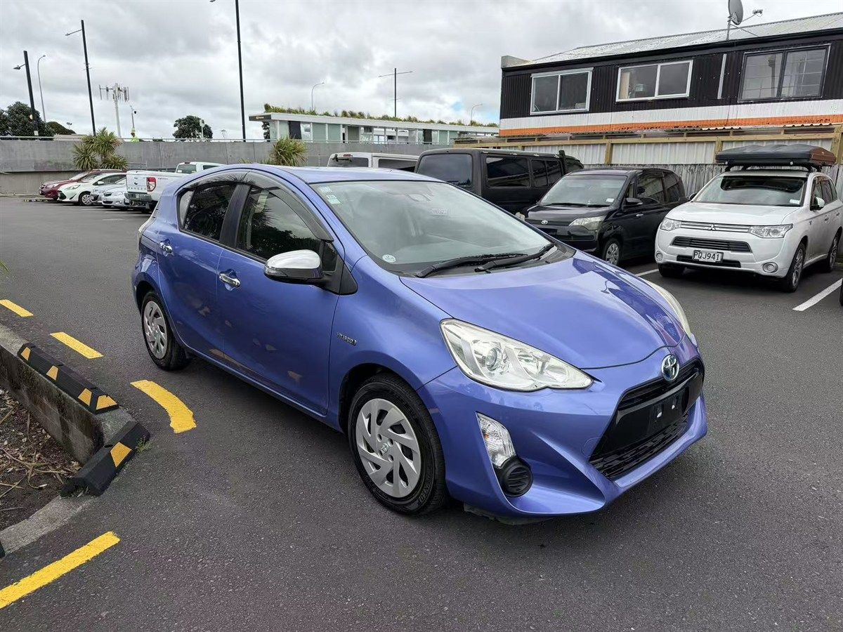 Vehicle image 3