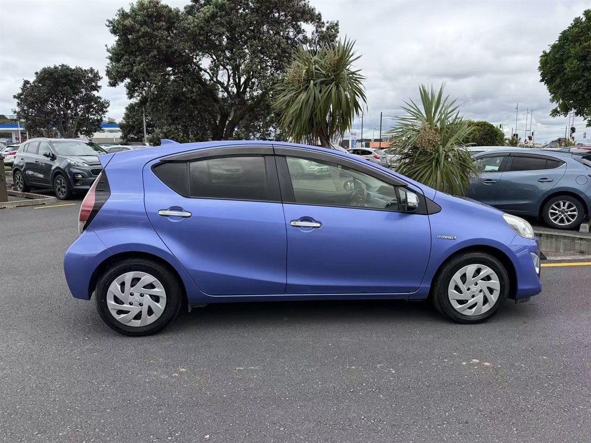Vehicle image 4