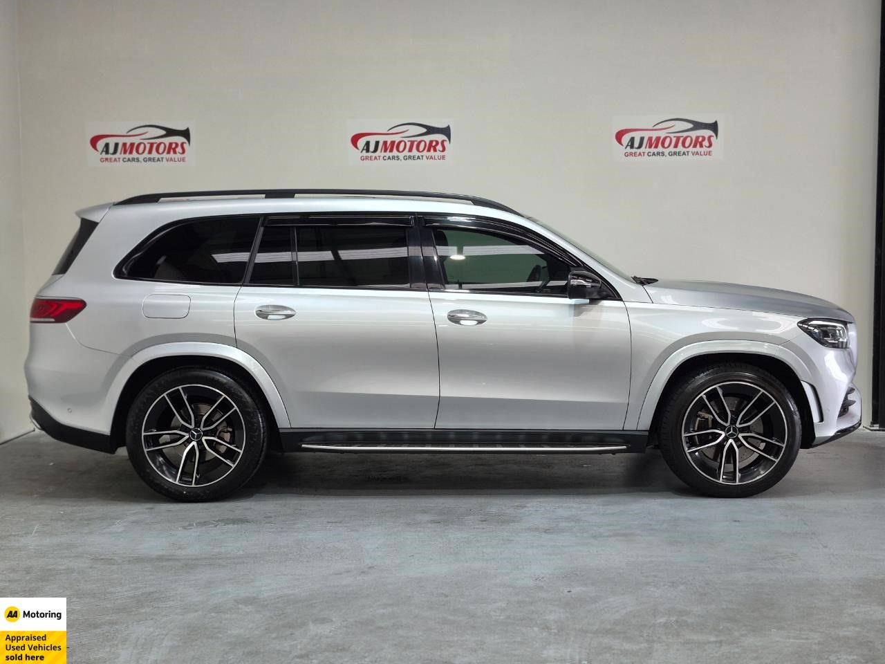Vehicle image 3