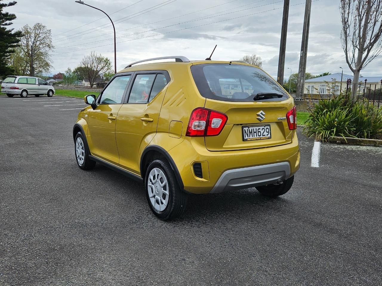 Vehicle image 4