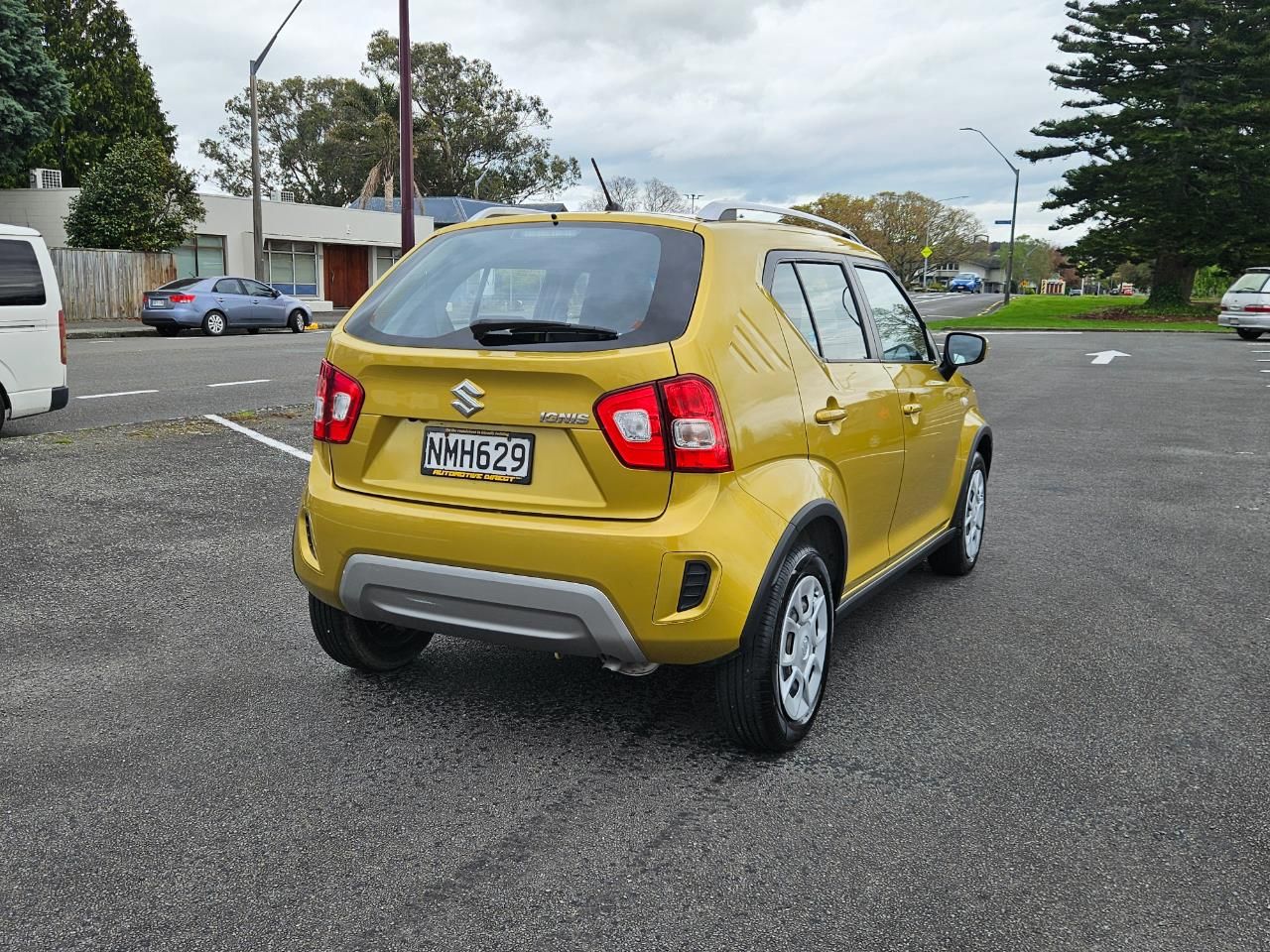 Vehicle image 5