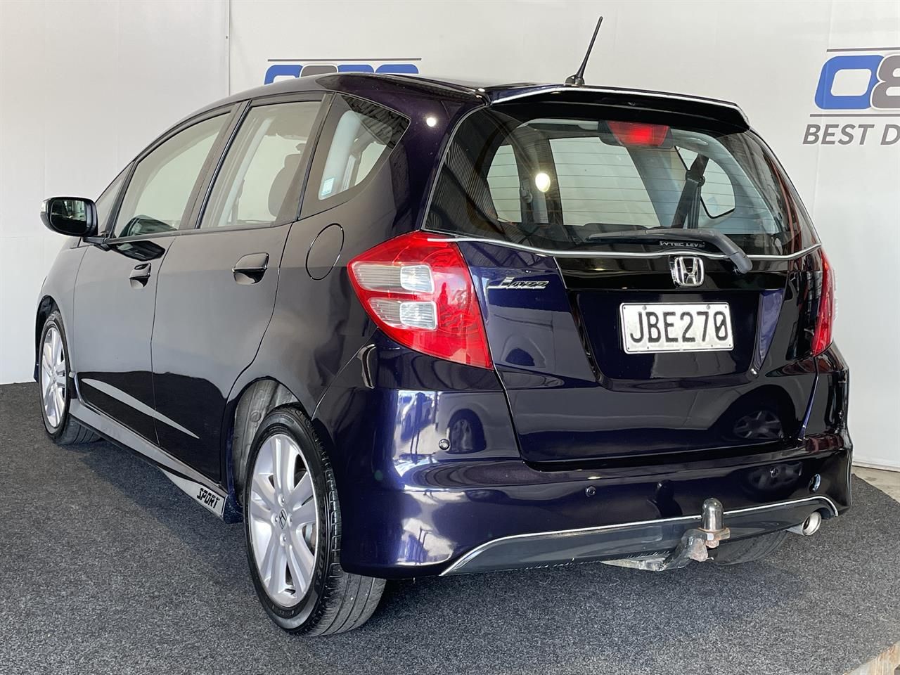 Vehicle image 4